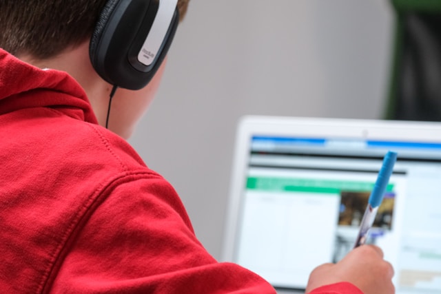 The Impact of E-Learning Voice Over in Modern Learning